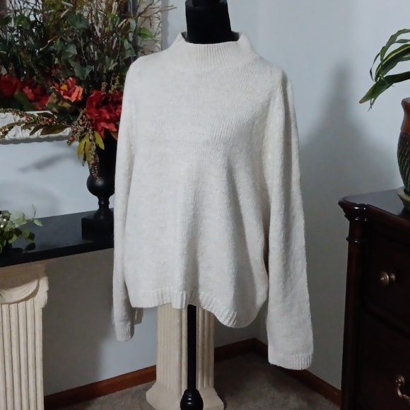 Beautiful Soft Women's Cream Sweater Size XL - Picture 2 of 5